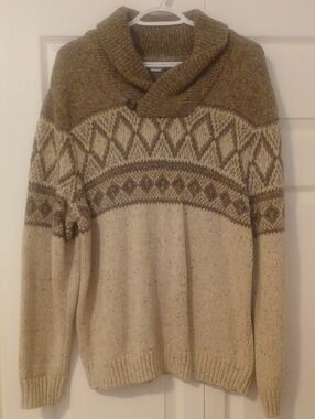 Men's Shawl-Collar Turtleneck Sweater in Cream & Brown